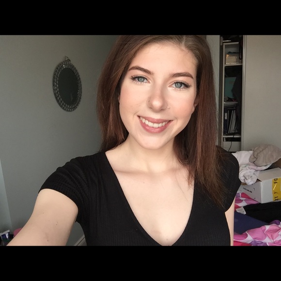 Meet your Posher, Amanda - Picture 1 of 1